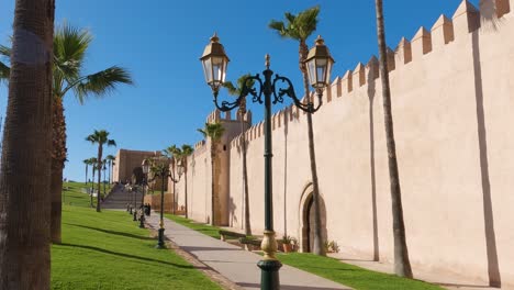 pared bien conservada de la ciudadela marroquí, kasbah de los udayas