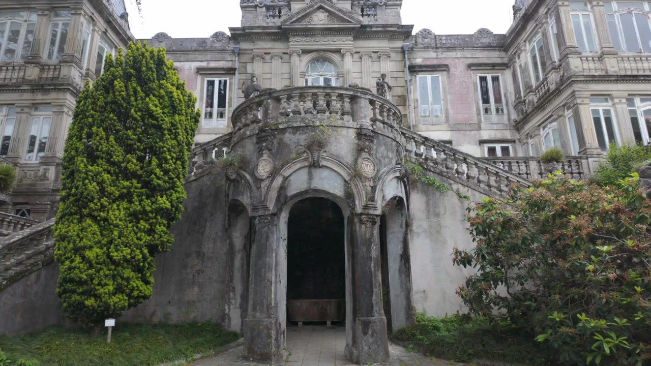 Historisches Herrenhaus Pazo de Lourizan und Steintreppen-Architektur in Pontevedra, Galicien, Spanien