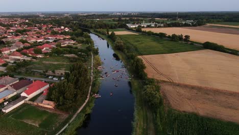 Aventura-En-Canoa-Con-Antorcha-Por-El-Río-Vajas.