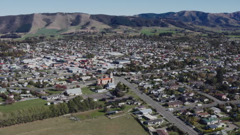 Aerial-drone-shot-of-the-town-of-Waimate,-South-Island-New-Zealand