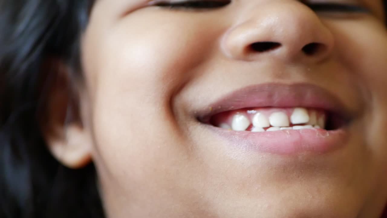 primer plano de un niño sonriendo