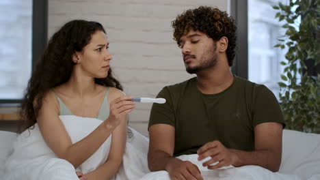 couple reacts to pregnancy test results