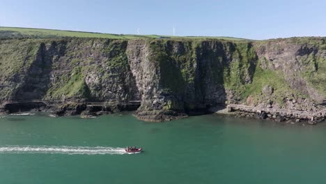 los duendes son una popular atracción turística en islandmagee, condado de antrim, irlanda del norte