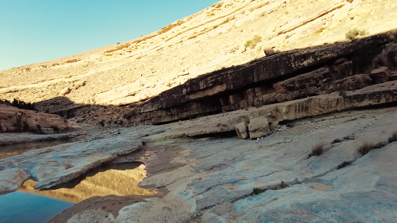 un río en el medio del desierto del sáhara argelia biskra