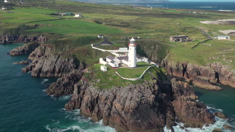 Vista-Aérea-Del-Faro-De-Fanad-Head-Condado-De-Donegal,-Irlanda