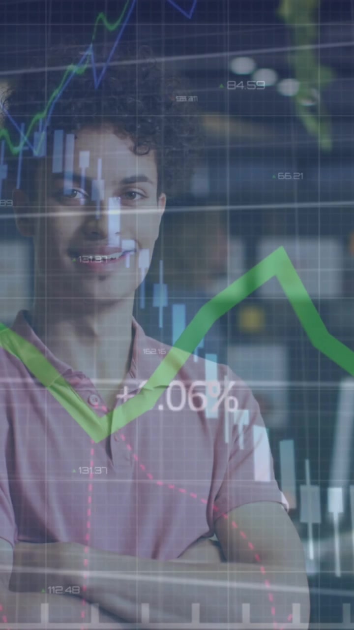 Animazione dell'elaborazione dei dati finanziari sull'uomo d'affari