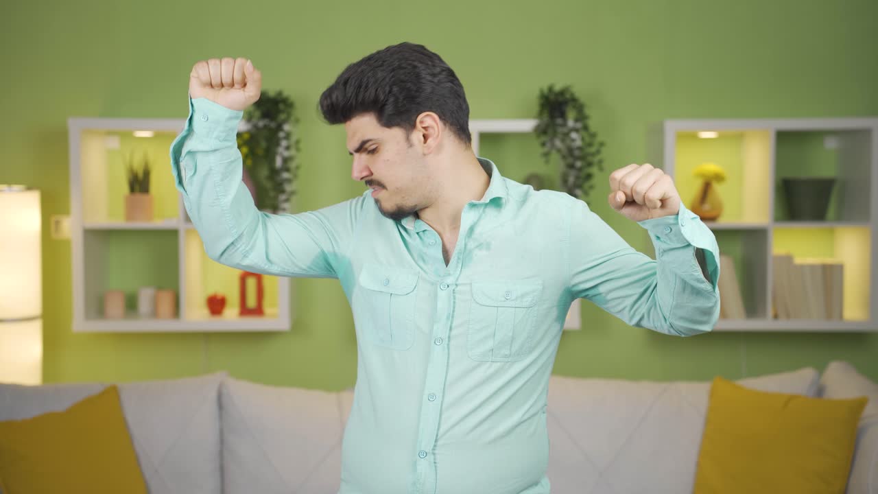 ⁇  흘리는 남자는  ⁇ 새가 나고 불편합니다.