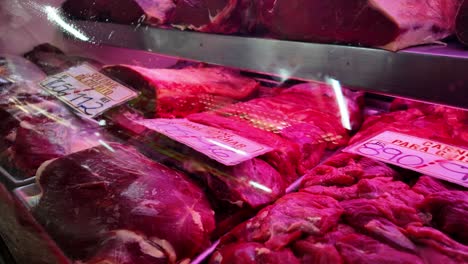 various cuts of fresh red meat, carne para mechar, guisar, solomo cuerito with prices in bolivares and dollars, food market in caracas venezuela