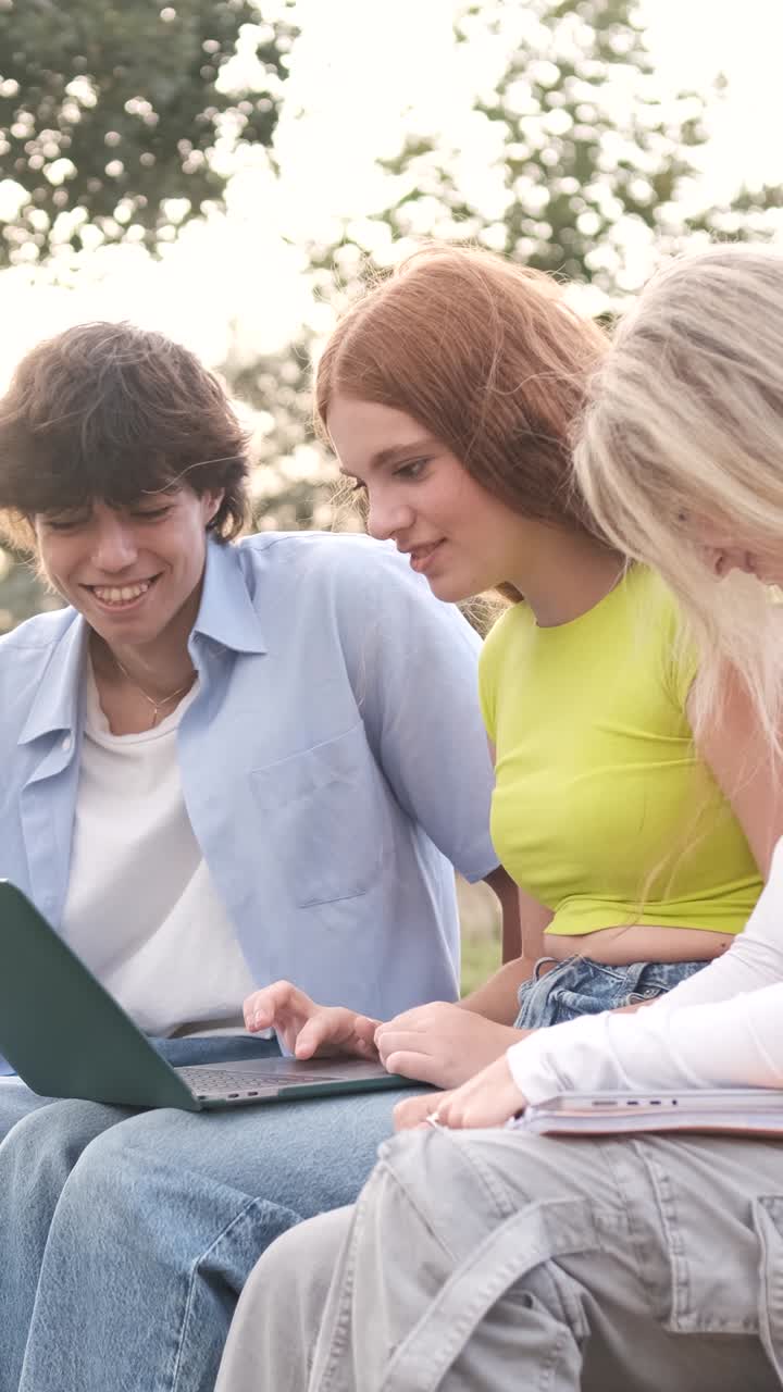 Students collaborating on laptop project