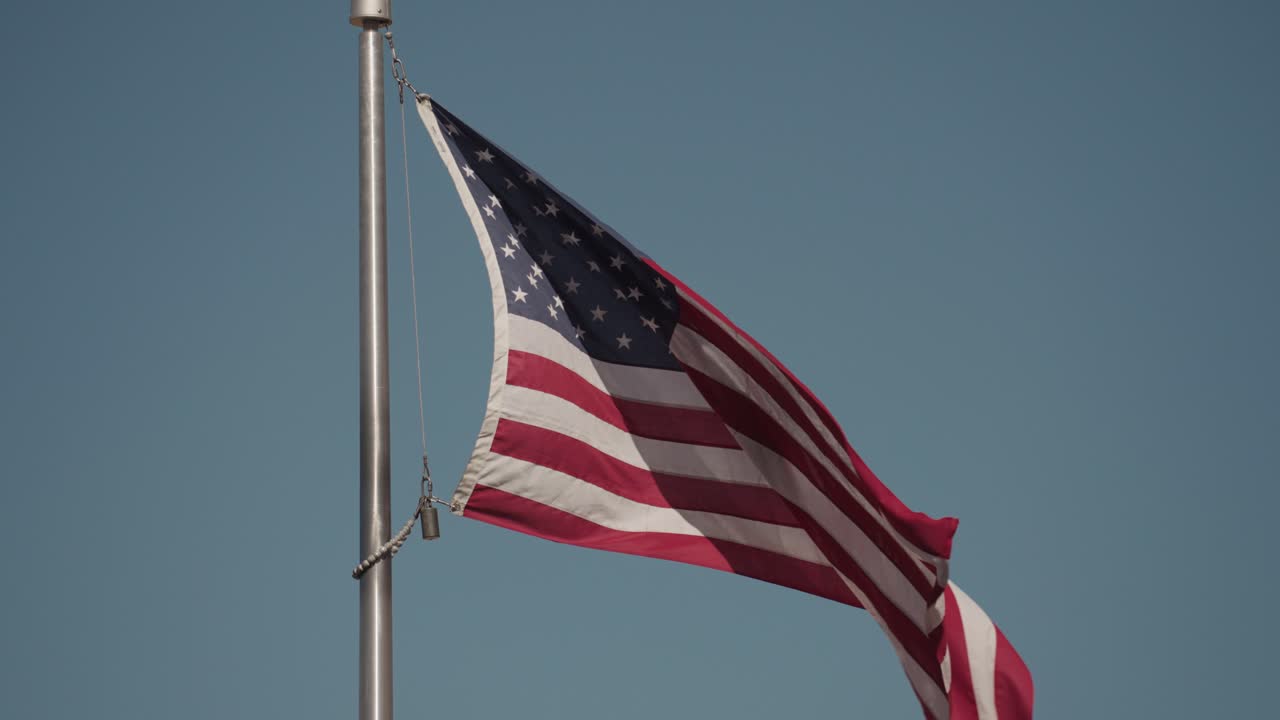 Ondeando la bandera americana