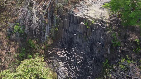 Los-Tercios-Falls-in-dry-season,-no-water-on-columnar-basalt-cliff