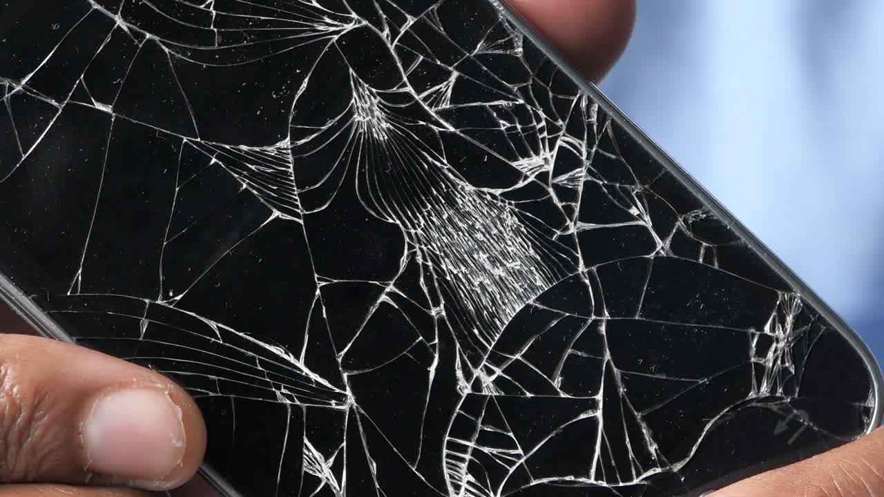 깨진 스마트폰 화면