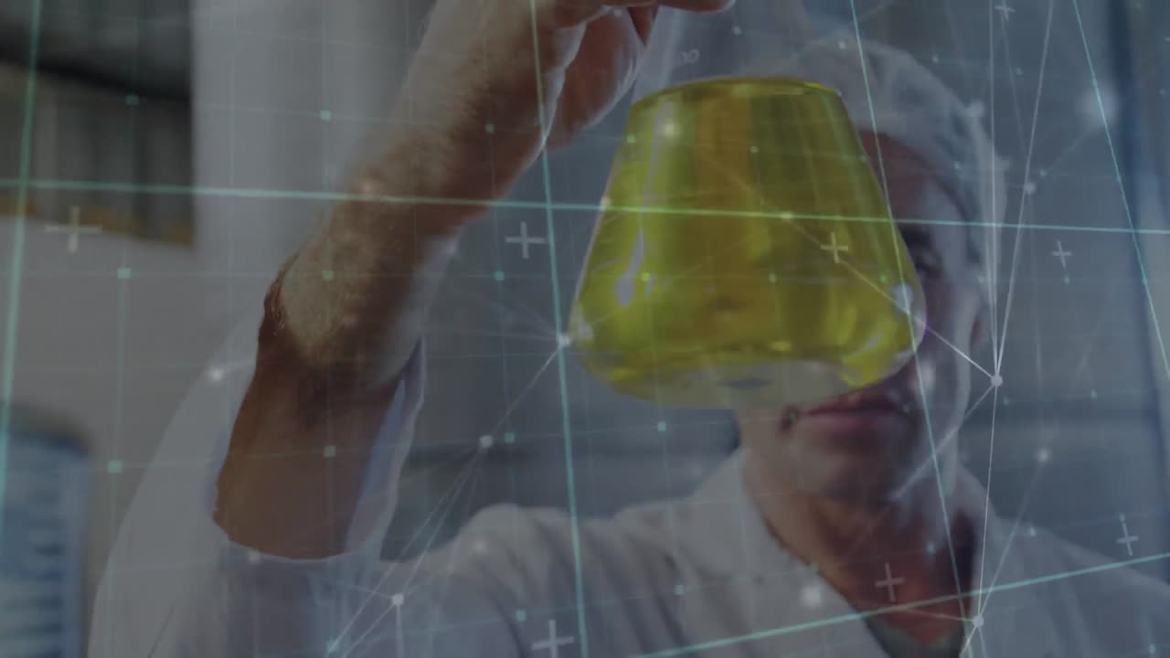 연결된 점들의 애니메이션, 백인 남성 과학자가 컵 속의 액체를 바라보는 그리드 패턴