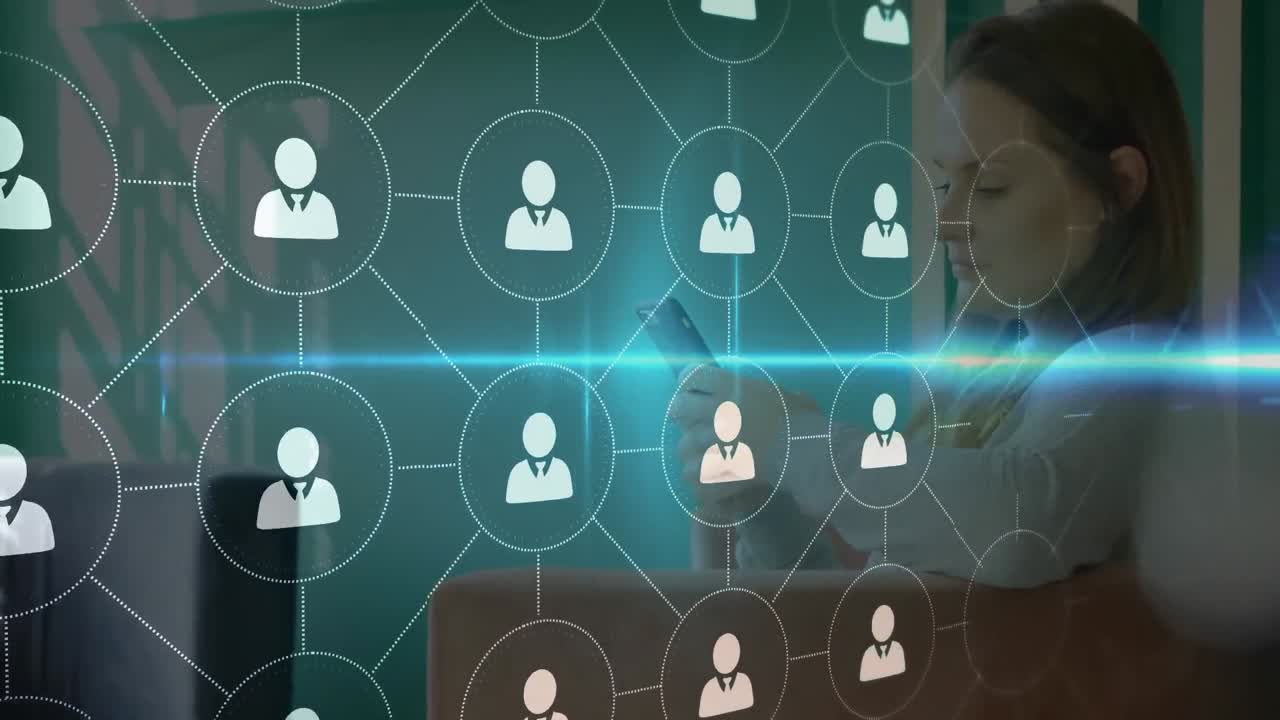 red de iconos de perfil y rastro de luz contra una mujer caucásica que usa un teléfono inteligente