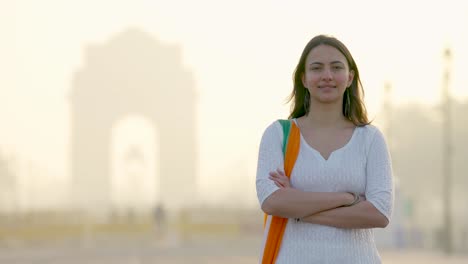 Indian-girl-standing-crossed-hands-at-India-gate-in-an-Indian-traditional-wear