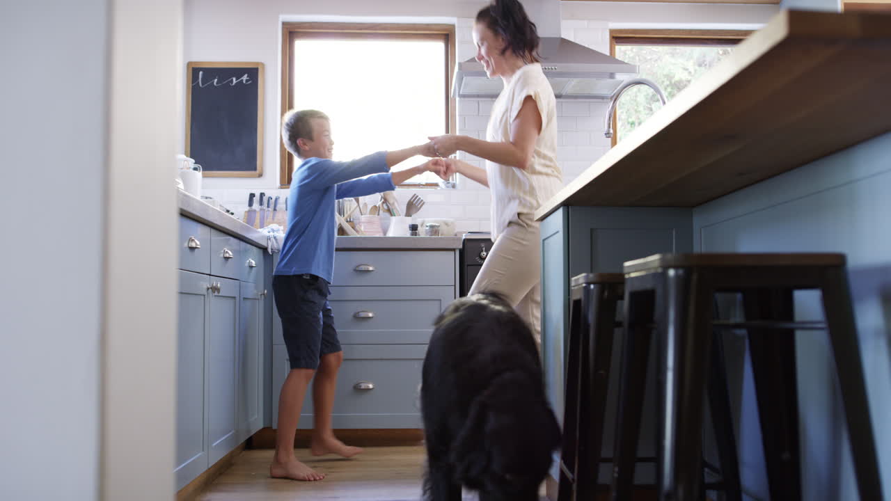 엄마보다 더 잘 가르쳐줄 사람은 누구야!