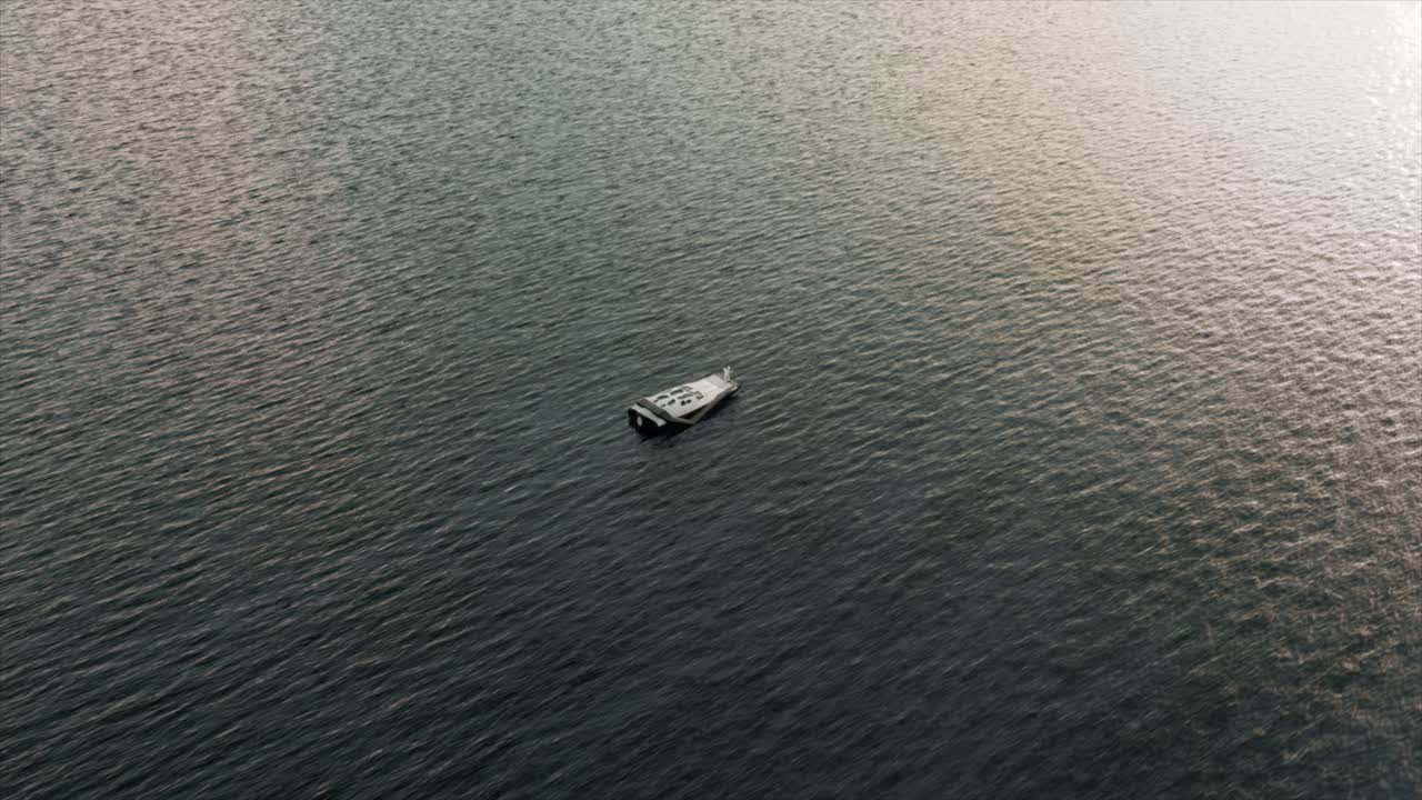 물 속 에 버려진 배