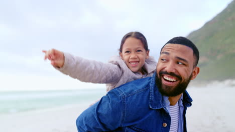 Familie,-Strand-Und-Vater,-Der-Mit-Kind-Spielt