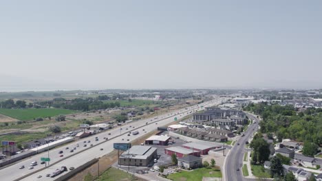 carretera en orem, condado de utah - vuelo aéreo
