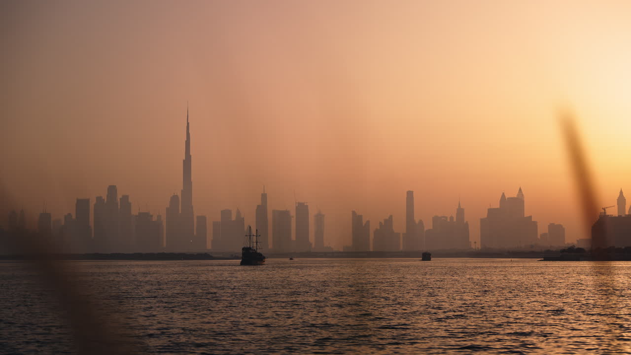 L'orizzonte di Dubai al tramonto