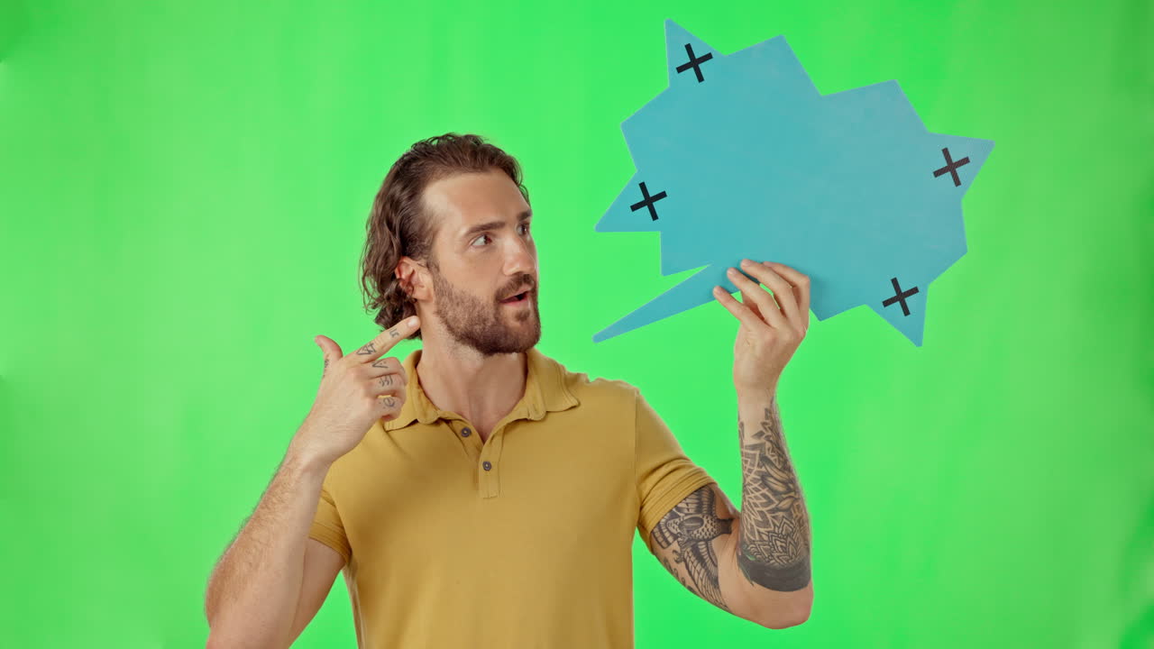 idea, burbuja de discurso y hombre en pantalla verde