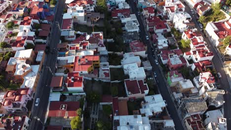 Flying-the-drone-on-the-streets-of-Guanajuato,-Mexico