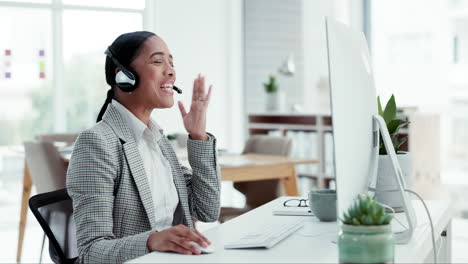 Servicio-Al-Cliente,-Sonrisa-Y-Mujer-En-La-Computadora