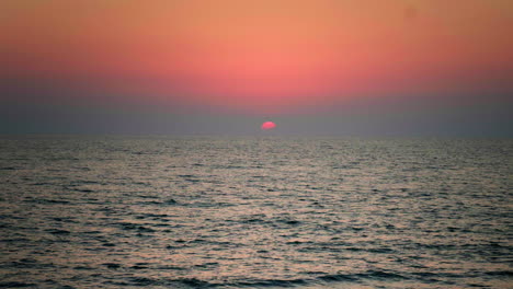 Atardeceres-Rojos-O-Amanecer-Sobre-El-Video-Del-Océano