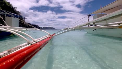 Kayangan-Lake-in-Coron,-Philippines---Filipino-Boats-Docked-at-Kayangan-Lake-in-Coron,-Philippines---A-Glimpse-of-the-Beach-and-Surrounding-Reefs