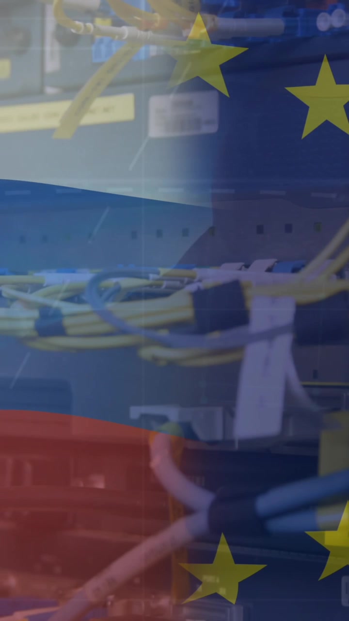 Animazione delle bandiere dell'UE e della Russia su una sala server.