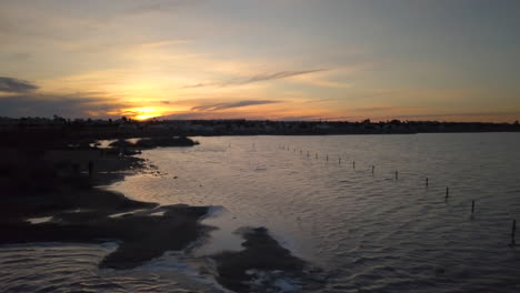 Vista-Tranquila-De-La-Puesta-De-Sol-Sobre-El-Parque-Natural-De-Las-Salinas-De-Torrevieja-En-España