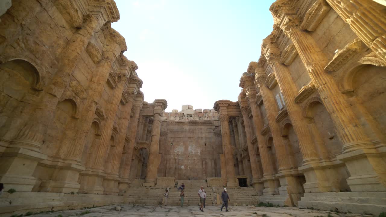 el antiguo templo romano histórico de baco en baalbek, líbano