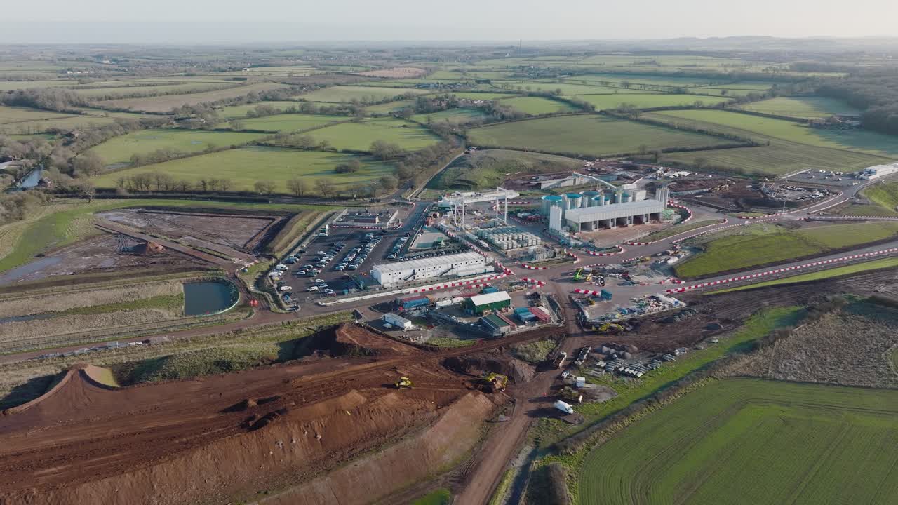 gran sitio de construcción industrial, hs2, long itchington woods, warwickshire, reino unido, ferrocarril, línea de tren, trabajo preliminar, equipo de planta pesada, vista aérea, tren de alta velocidad dos
