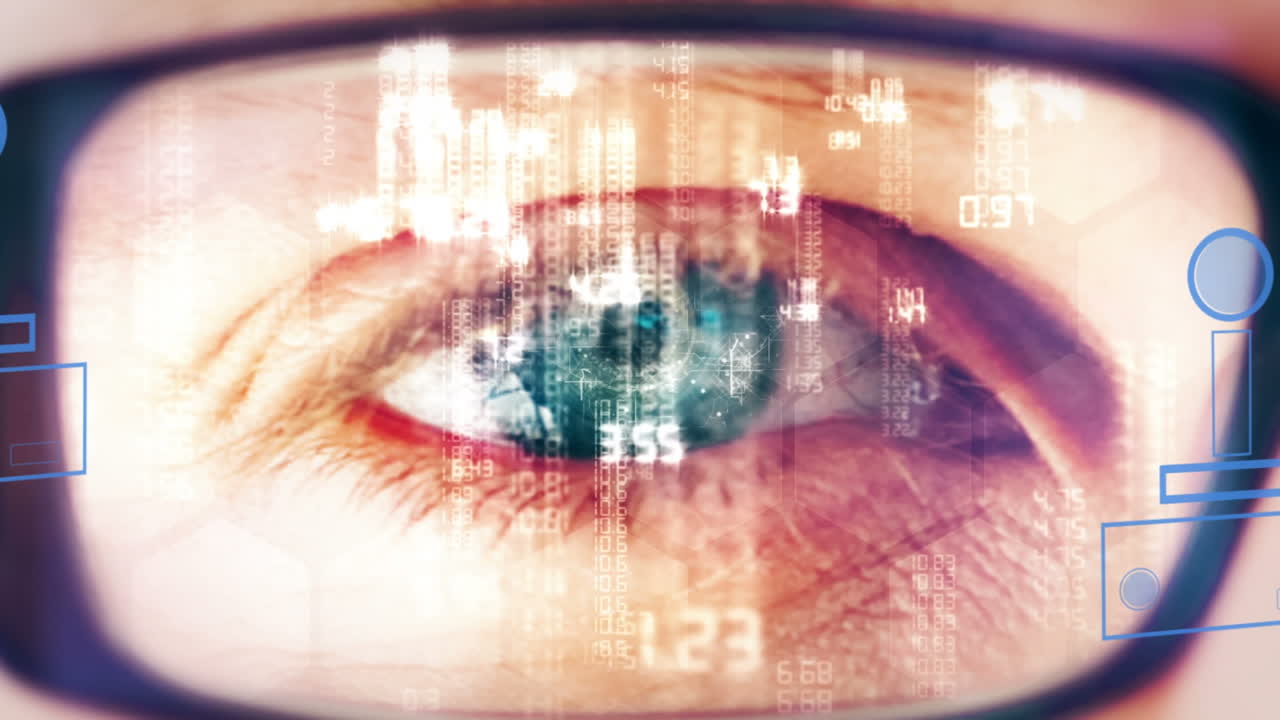 animazione dell'elaborazione dei dati sopra l'occhio di un uomo caucasico con gli occhiali