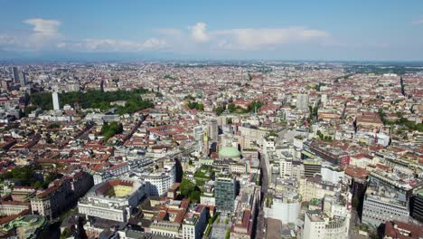 Ciudad-Urbana-Metropolitana-De-Milán,-Italia---Panorámica-Panorámica-Aérea