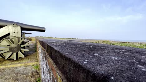 Cañón-De-La-Guerra-Civil-En-El-Parque-Estatal-Fort-Macon