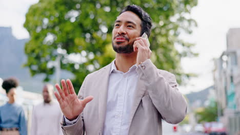 llamada telefónica, ciudad y hombre de negocios en un exterior