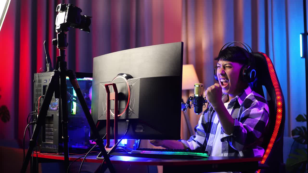 라이브 스트림에서 승리를 축하하는 게이머