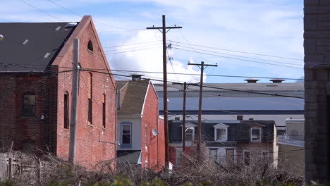 Una-Toma-De-Establecimiento-De-Apartamentos-En-Un-Distrito-De-Almacenes-Industriales-De-Reading-Pennsylvania-3