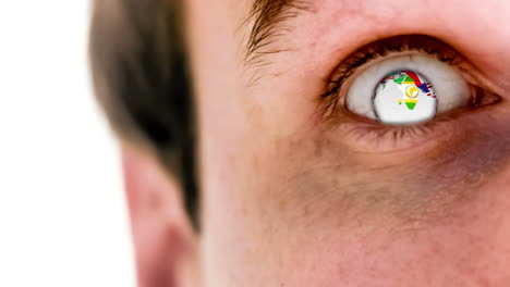 hombre con el mundo girando en super cámara lenta en sus ojos