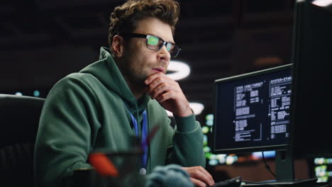 datacenter analyst looking monitors in advanced monitoring office closeup.