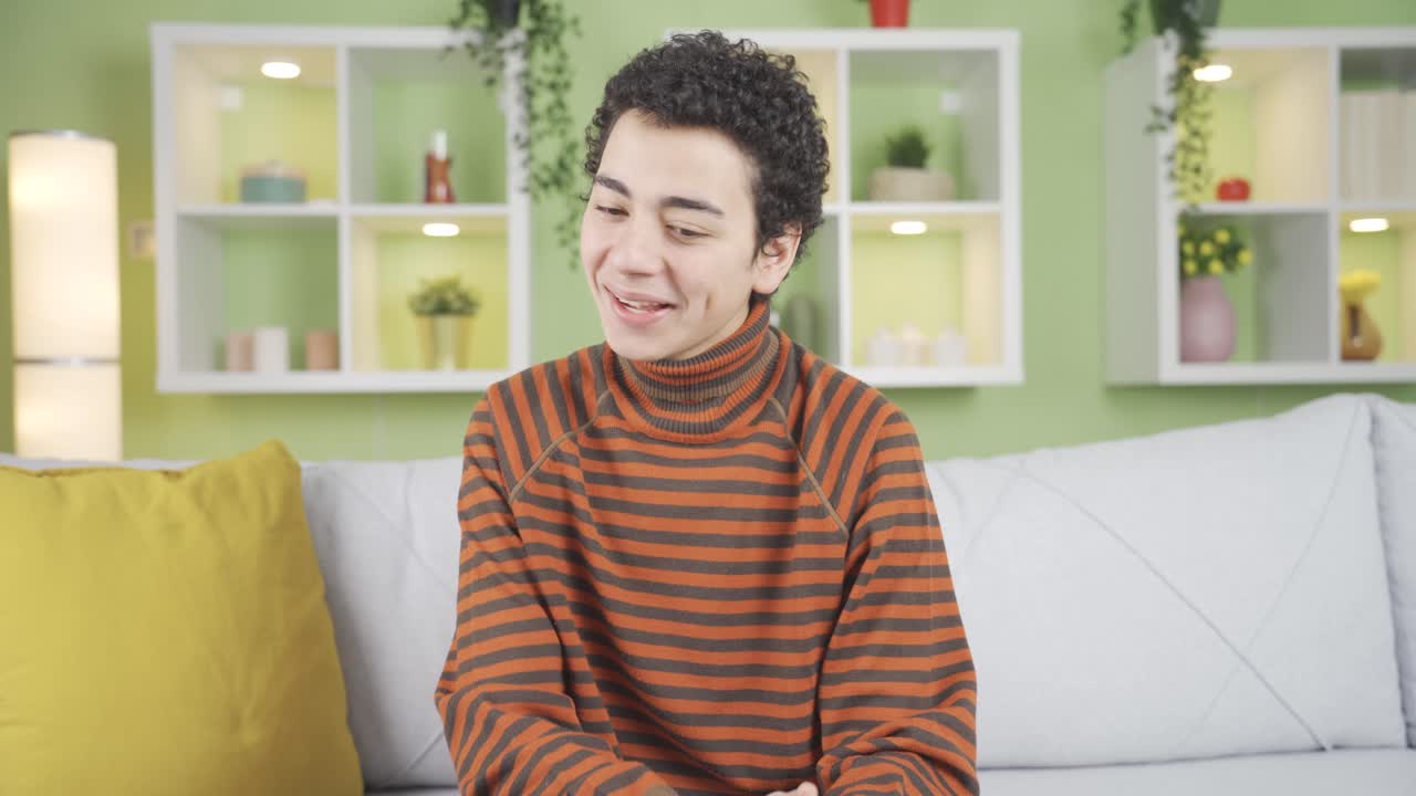 재미있고 긍정적인 아이디어를 가진 소년.