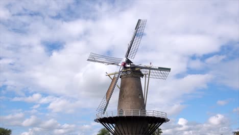 Propeller,-Die-Sich-Unter-Windkraft-Drehen.-Brüder-Windmühle,-Heinkenszand