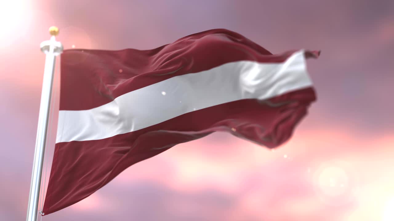 라트비아의 발이 서서히, 루프로 해가 지는 바람에 흔들리고 있습니다.