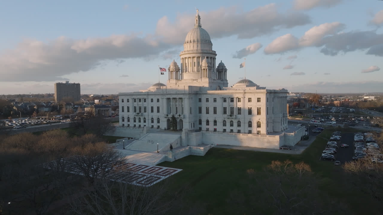 Luftfoto af Rhode Islands State Capitol ved solnedgang. Optaget på en efterårsdag i Providence, Rhode Island