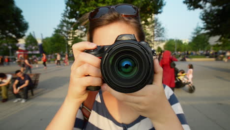 tourist travel photographer photographing london city at sunset