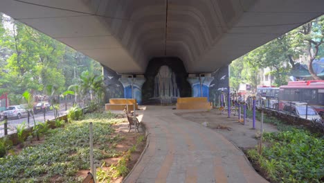 beautyful garden in dadar bottojm of flyover bridge cam moving bottom to top