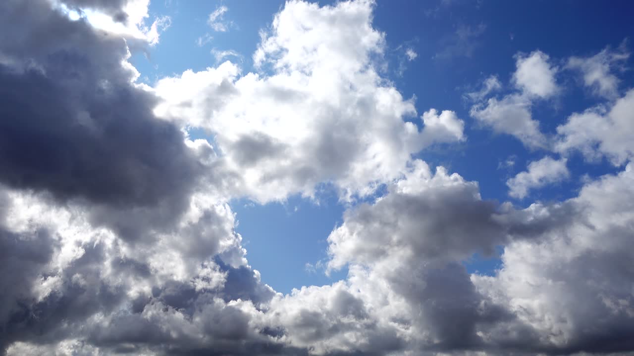 Nubes en el cielo. Toma de movimiento de nubes