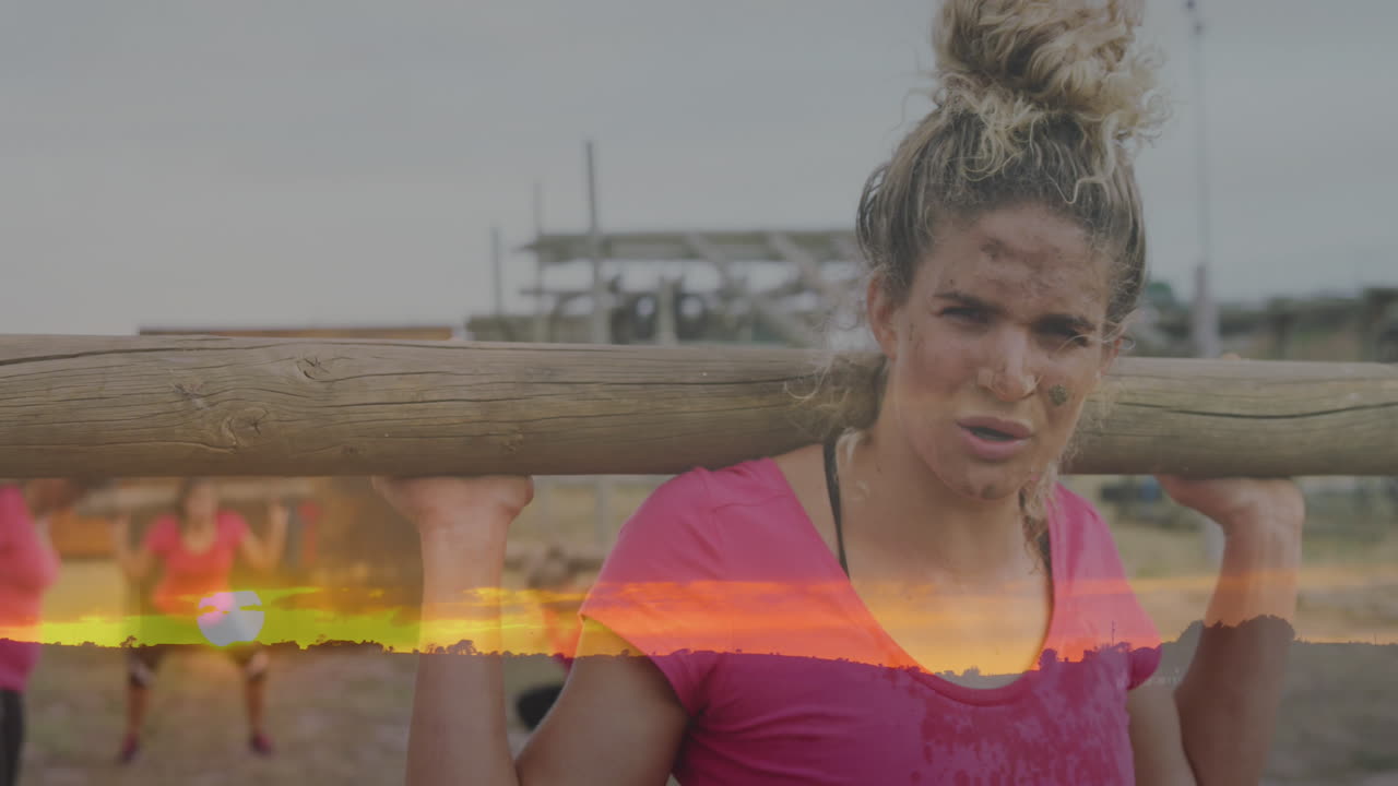 animación de la puesta de sol sobre diversas mujeres en una carrera de obstáculos llevando barras de madera