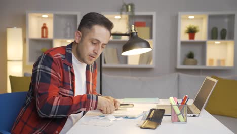 el hombre que no puede mantener su cuenta doméstica. cuenta económica.